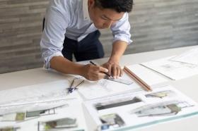 設計・積算事務：ＣＡＤや設計ソフトを用いて行います