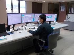 中央監視業務（モニターによる各設備の監視や運転操作）