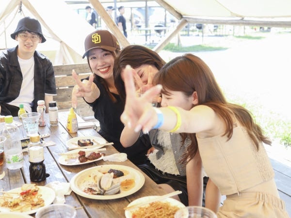 真夏に開催した豊洲BBQ☆社員みんなで汗だくになりながら肉を焼きまくり！いい思い出になりました♪※参加は任意です♪