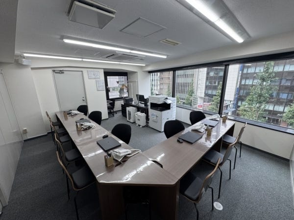 勤務いただくオフィス（新宿店）です。