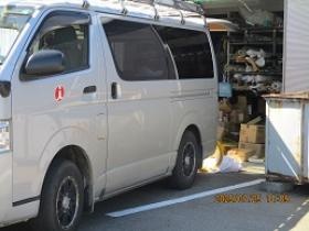 社有車。このほか軽自動車あり