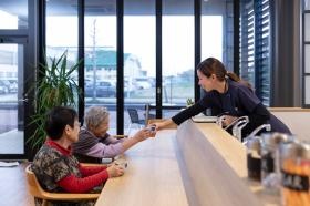 坂井本社センター内観