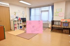 【託児所】病院の目の前。付属歯科の建物の１階にあります