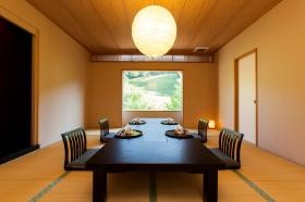 日本料理【華厳】／ホール約４０席・座敷・個室もアリ