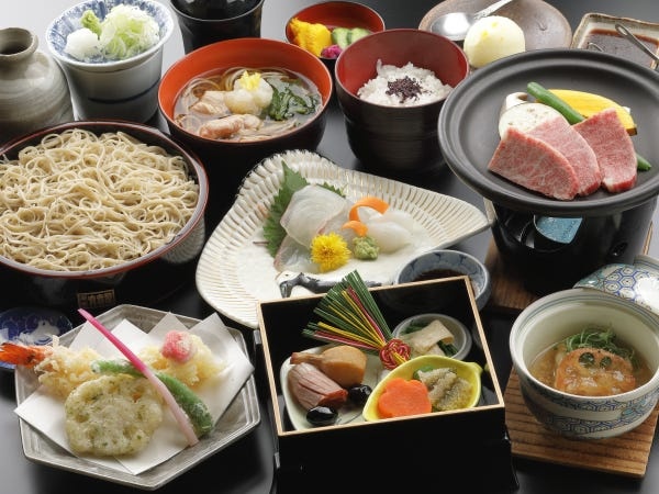 ２ヶ月ごとに献立が変わる　そば懐石です。