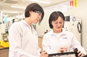 分析補助業務を教わっているところ