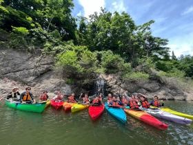 社員旅行 みんなでカヌー体験をしました。
