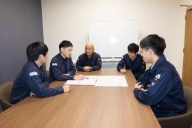 チームワーク良く業務に取り組みます