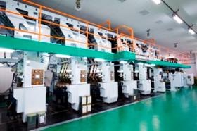 第二工場の印刷機は最新鋭です。綺麗な設備で働きやすい環境です