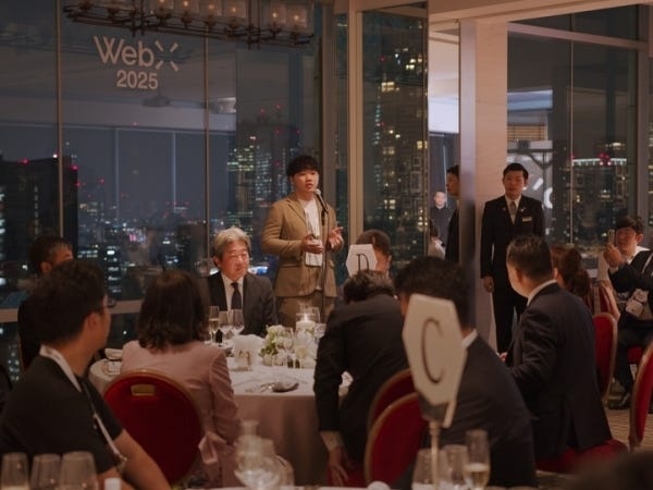 Illustratorのデザイナー（チームリーダーとしての経験またはそれに相当するスキル・やその他デザインツールの高いスキル）