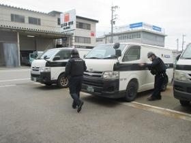 複数で乗務します。