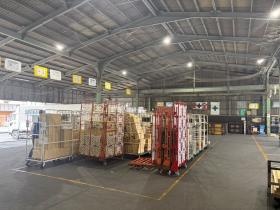 プラットホーム上です。