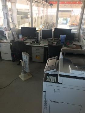工場事務所：一人１台専用ＰＣなのでスムーズに作業できます！