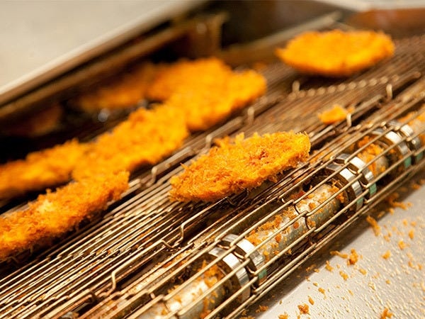 おにぎり、お弁当、お寿司などの開発・製造を行っている会社です！