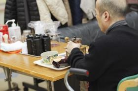 ご利用者様に「本日のコーヒー」を作っていただいています。