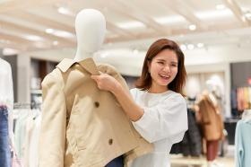 お客様との距離感を大切にし、会話を楽しみながら接客♪