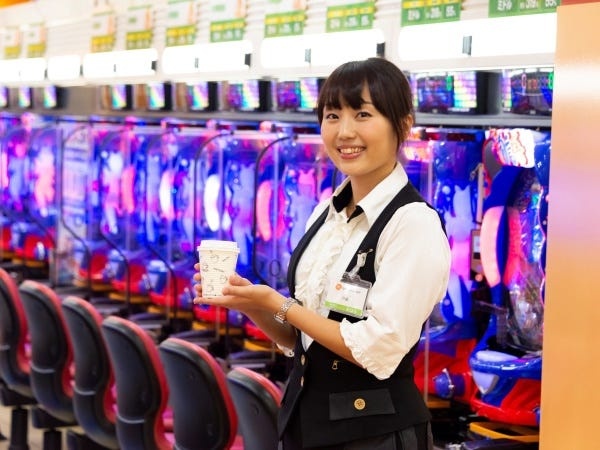 パチンコホール内でのカフェスタッフ募集☆未経験でも安心のマニュアル・研修あり♪