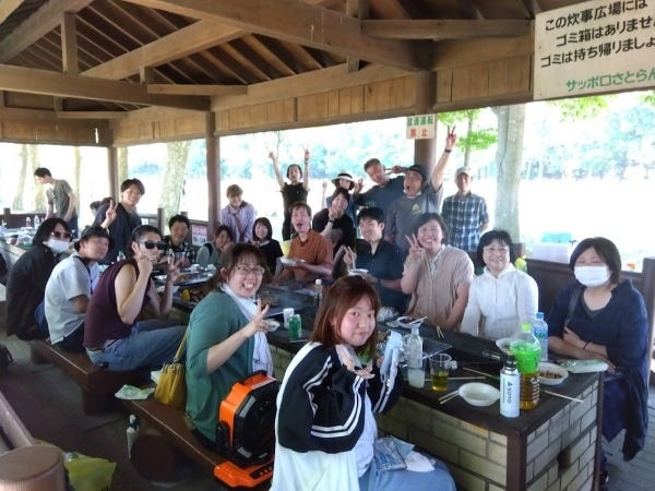 一緒に働くメンバーです。言語聴覚士や理学療法士、教員や保育士等様々なご経験や職種の方がご活躍されております。