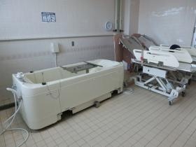 特浴室内の様子です。最新の特浴機を導入しました。