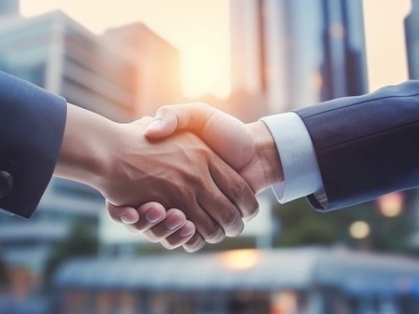 アルティウスリンクは、KDDIと三井物産の共同出資会社です。