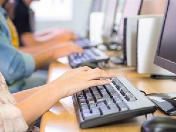 電話応対なし！申込内容のチェックと専用システムへのデータ入力業務。間違い探しやコツコツ作業が得意な方にピッタリ◎