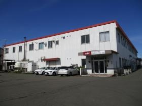 親会社の社屋に同居しています