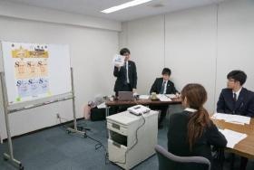 定期的に営業所内で社員が集まり、お掃除方法の研修もします。