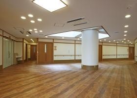 【真正会病院】病棟（吹き抜けフロア）