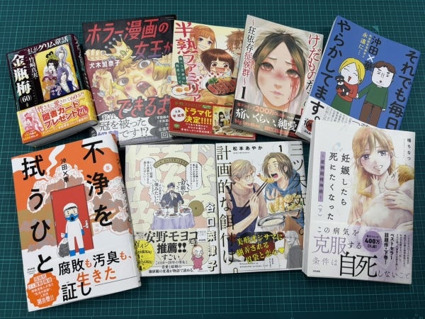 投稿に関わる作品に目を通す時間も、 至福の時。もちろん、作品は業務時間内で読めますのでご安心ください！