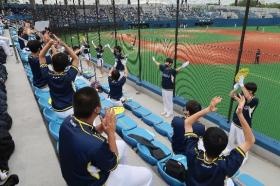 従業者による野球部応援活動も行っています！