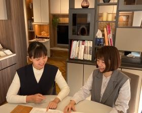 和気あいあいと打ち合わせしながら、仕事を進めています♪