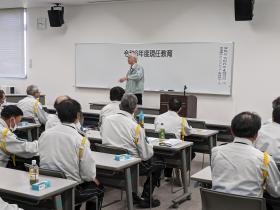 教育研修では実技訓練のほか警備業務に必要な基礎知識も学びます