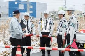 業務開始前に工事内容や警備上の注意点を皆と確認します