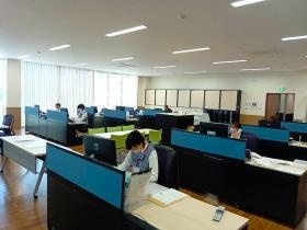 業務部（事務）電話やＷＥＢで受注し工場に製造の指示を出します