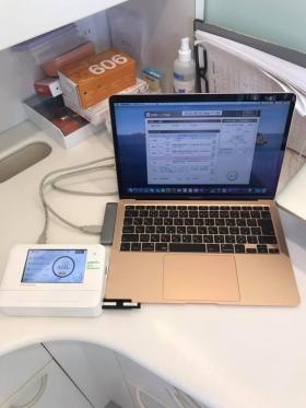 唾液検査を行い、患者様一人ひとりに最適な処方を行っています。