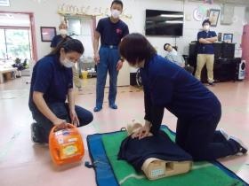 消防署を招き救命訓練を実施