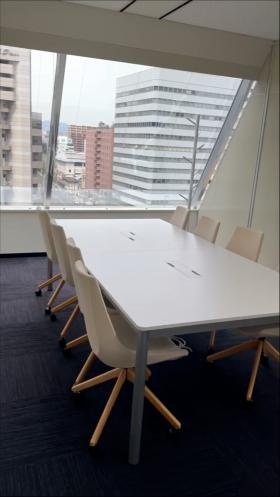 見晴らしの良い会議室。リラックスして打ち合わせができます