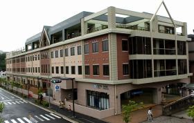 ブルーライン中川駅直結！雨の日も通勤安心です