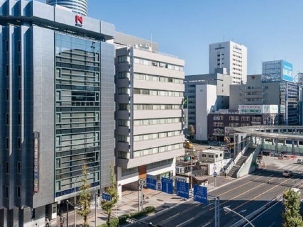 本社は新横浜駅 ８番出口より徒歩３０秒です！