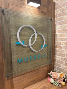 ムスベル新宿本店のエントランスです。