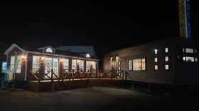 夜も明るい店舗事務所