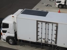 トラック屋根の上への太陽光パネル搭載