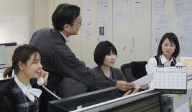 受注課のオフィス風景です。