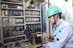 電気設計作業風景