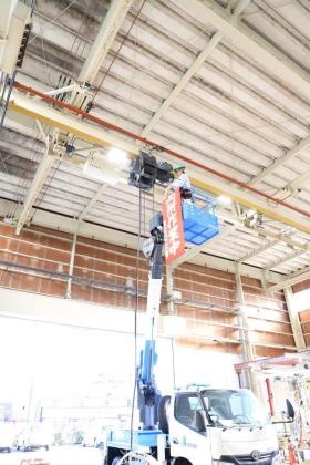 ホイストクレーン点検風景