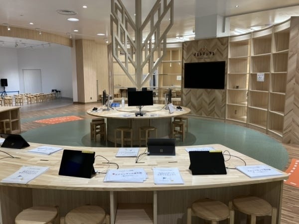 るるるデジタるでは、マインクラフトやスプリンギンの体験ができます。端末の操作説明をお願いします。