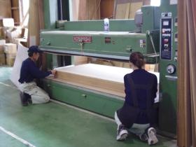 フラッシュ戸製作 作業風景