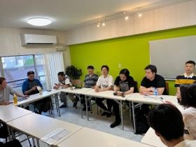 風通しの良い自由な社風で、意見が飛び交う社員会議