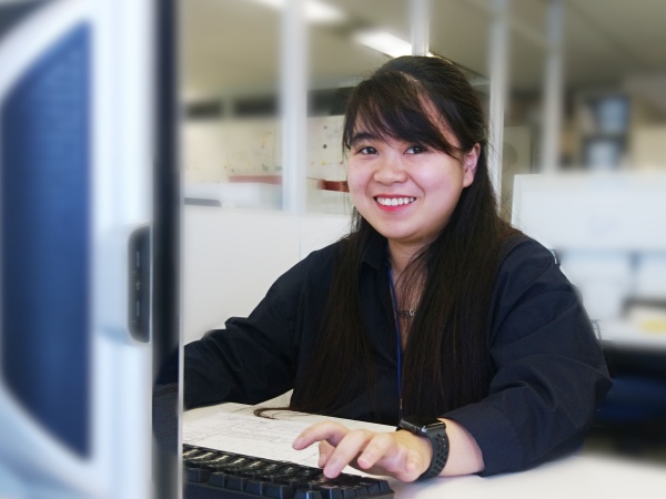 女性社員や子育て中の社員も活躍中です！