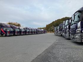トラック６０台（配車センター）